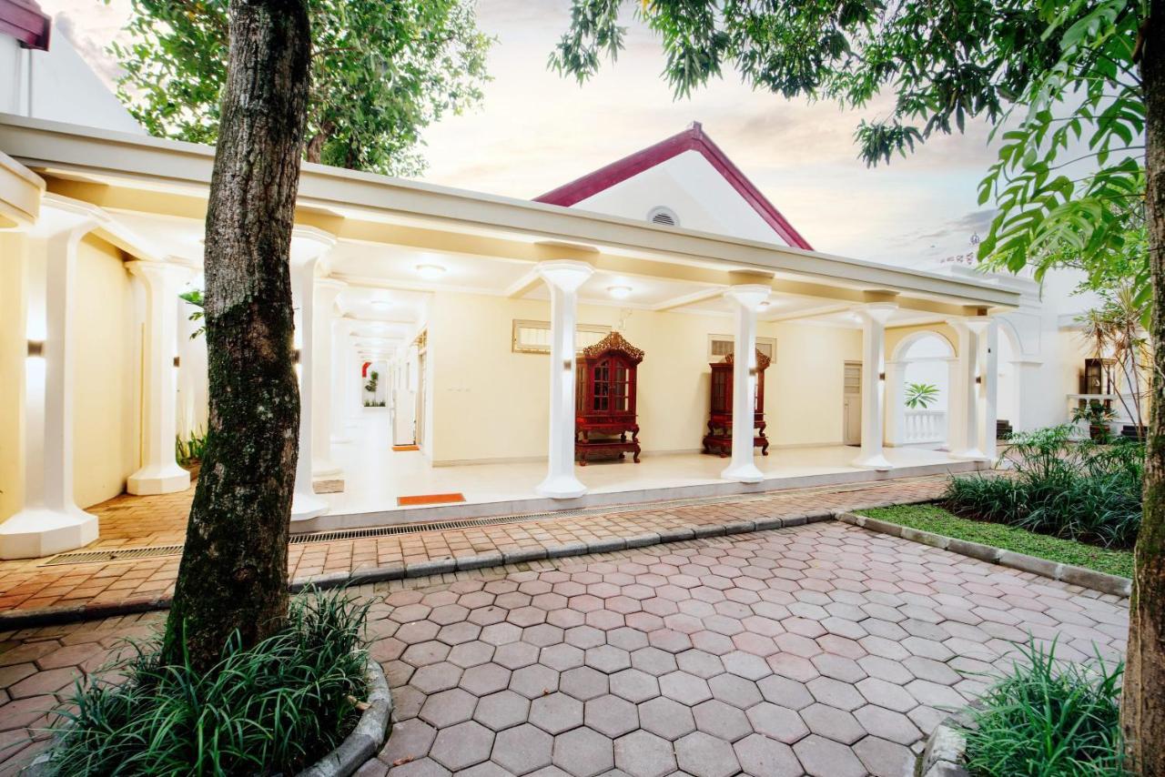 Tirtodipuran Hotel By Natts Hospitality Indonesia ジョグジャカルタ エクステリア 写真